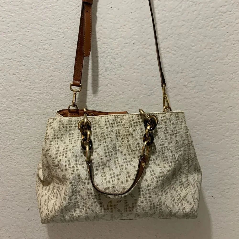 MICHAEL KORS CYNTHIA PURSE W/STRAP VANILLA SIGNATURE $348